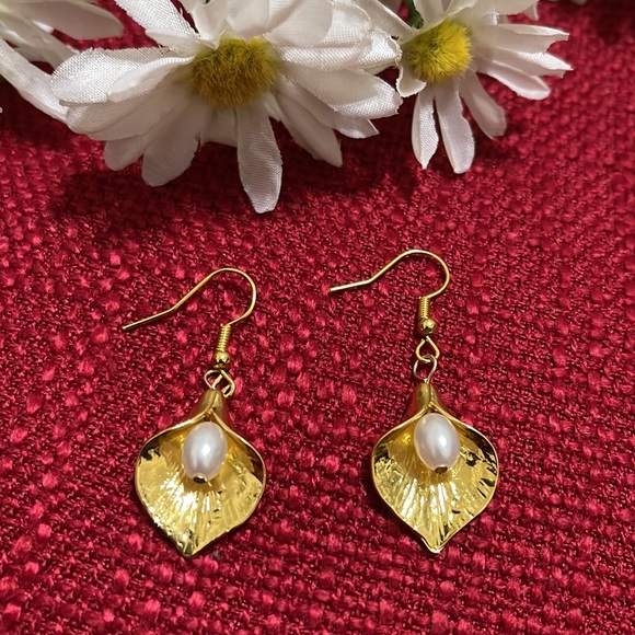 🆕 Bohemian Calla Lily Drop Dangle Earrings - Picture 1 of 6